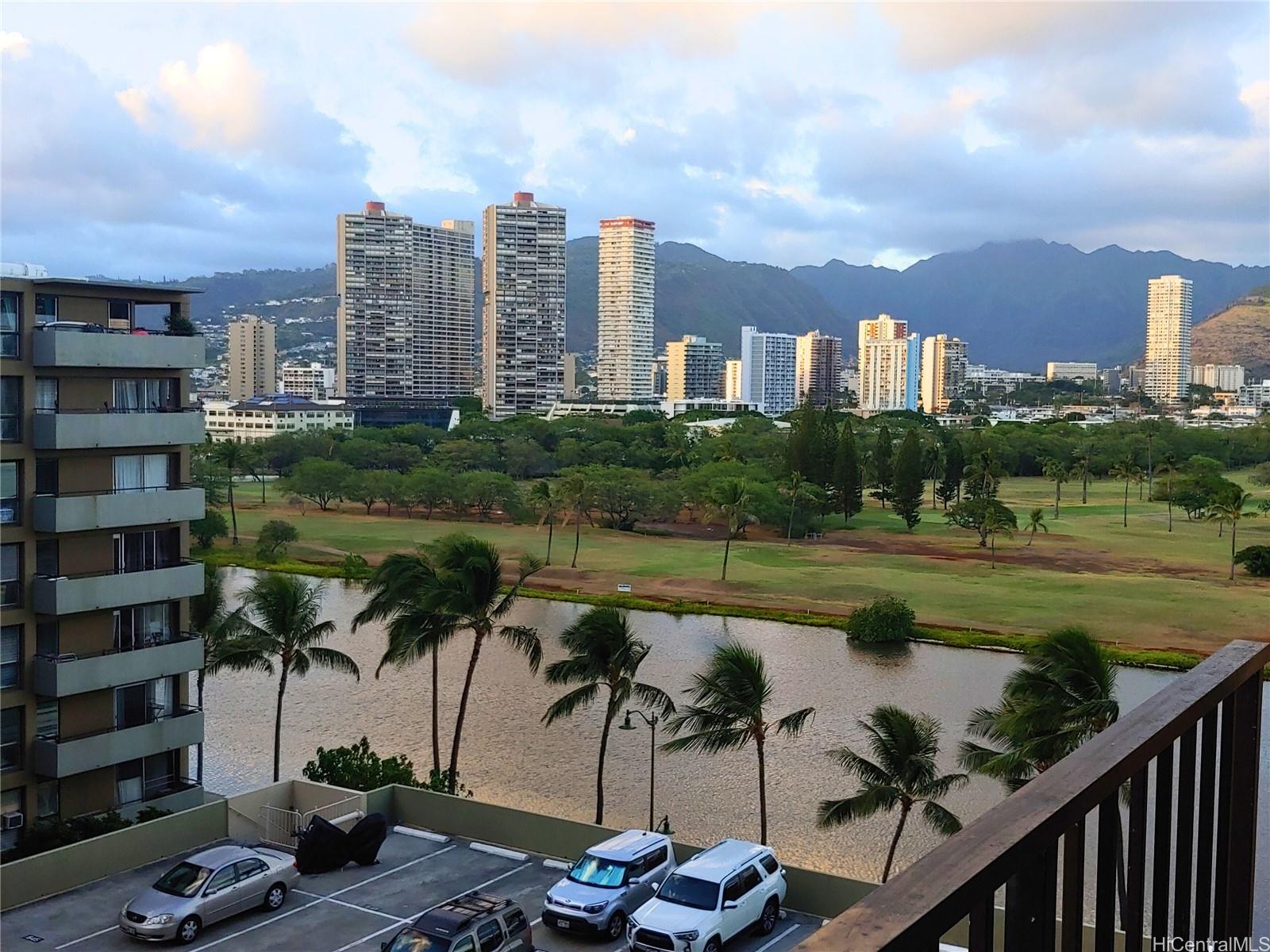 Fairway Villa condo # 1010, Honolulu, Hawaii - photo 4 of 7