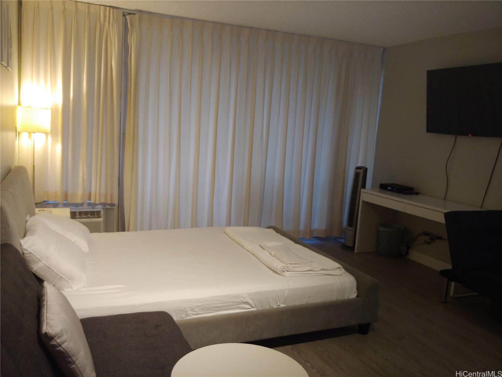 Fairway Villa condo # 1010, Honolulu, Hawaii - photo 2 of 8