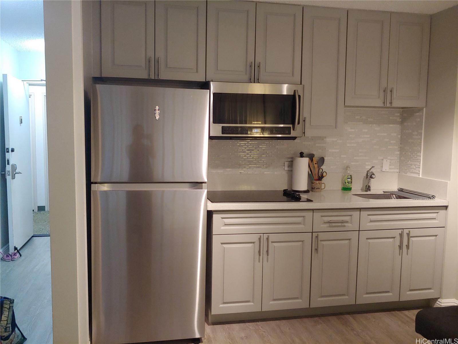 Fairway Villa condo # 1010, Honolulu, Hawaii - photo 4 of 8