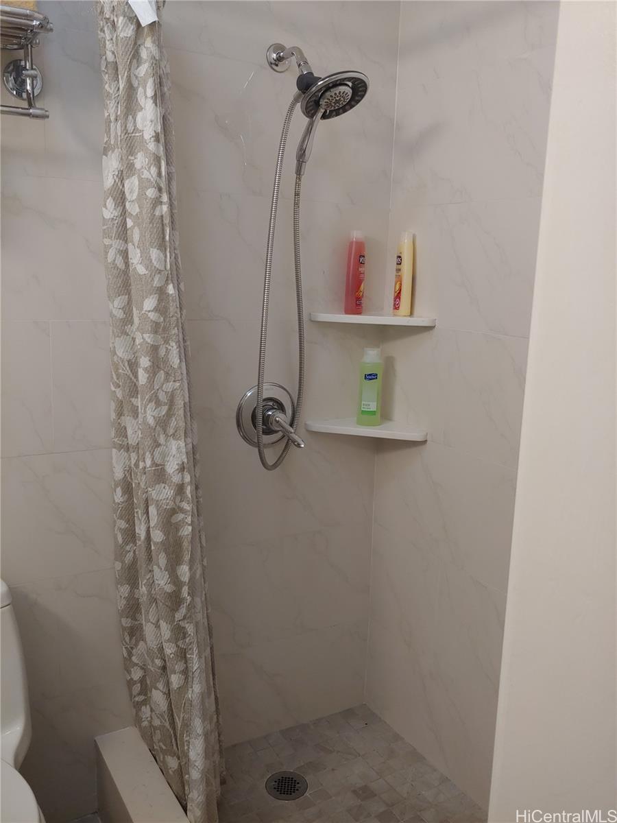 Fairway Villa condo # 1010, Honolulu, Hawaii - photo 7 of 8