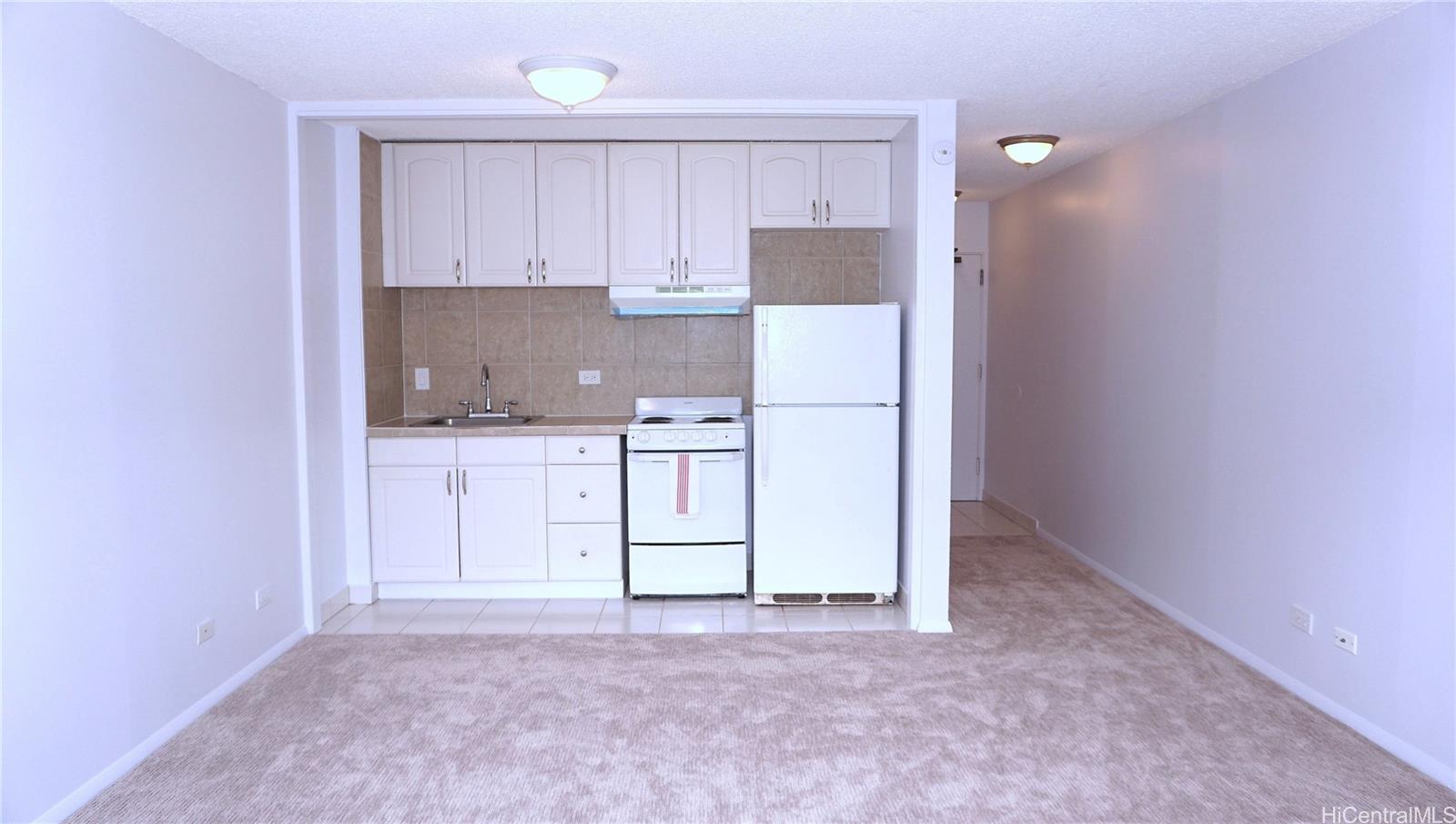 Fairway Villa condo # 1013, Honolulu, Hawaii - photo 3 of 10