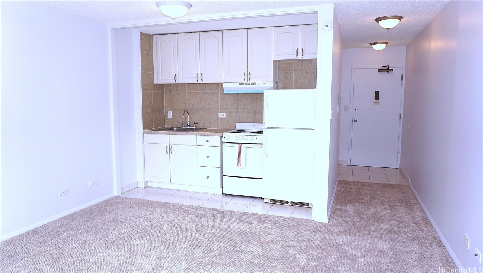 Fairway Villa condo # 1013, Honolulu, Hawaii - photo 4 of 10