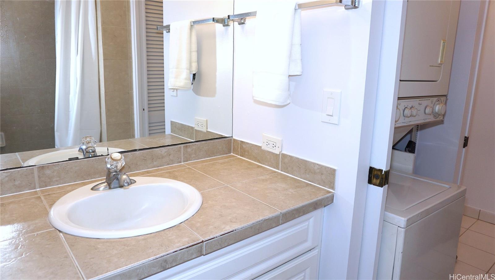 Fairway Villa condo # 1013, Honolulu, Hawaii - photo 6 of 10