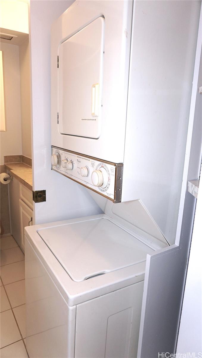 Fairway Villa condo # 1013, Honolulu, Hawaii - photo 7 of 10