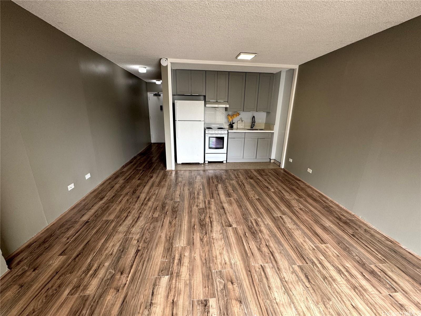 FAIRWAY VILLA condo # 1015, Honolulu, Hawaii - photo 4 of 11