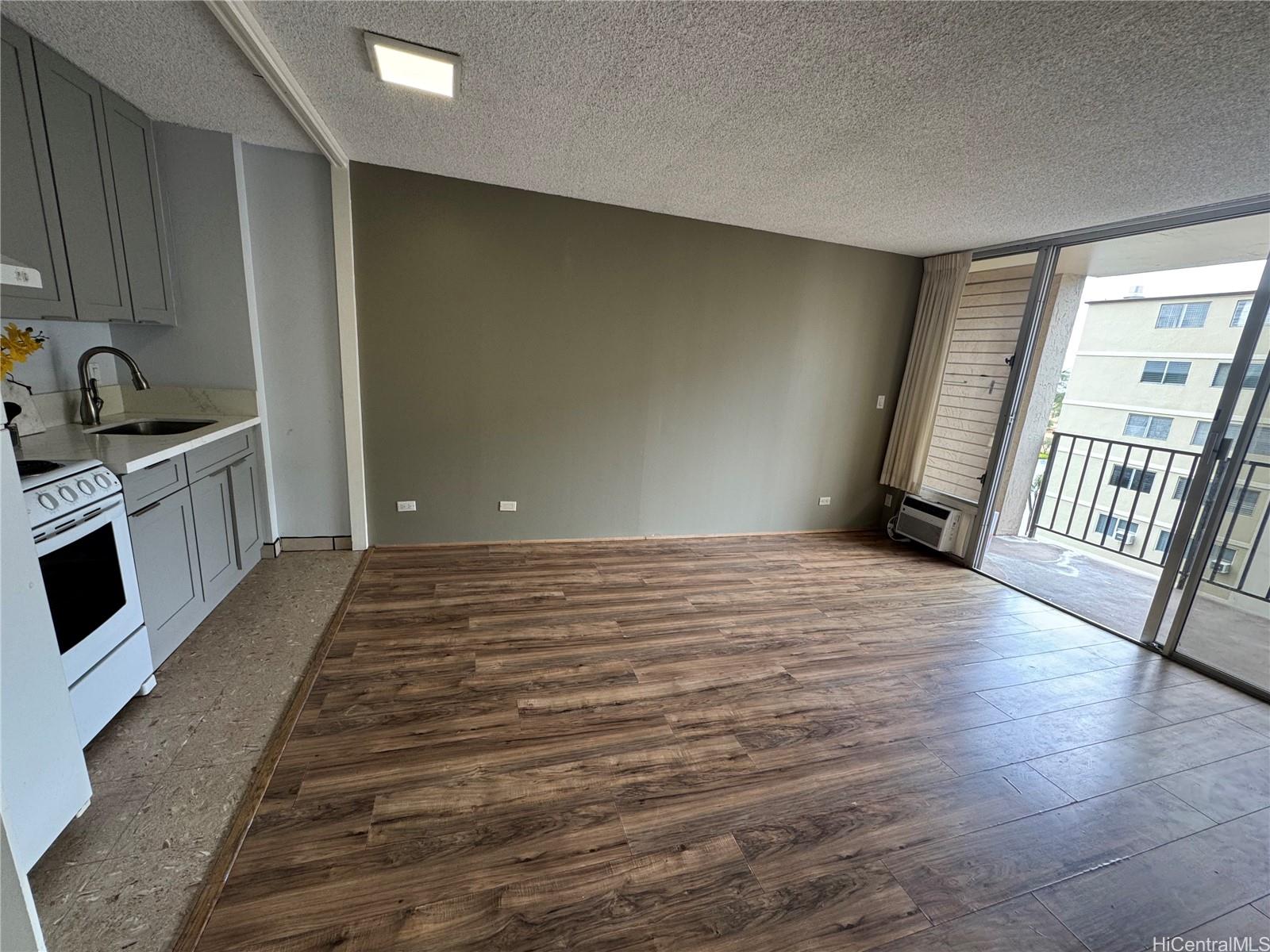 FAIRWAY VILLA condo # 1015, Honolulu, Hawaii - photo 6 of 13