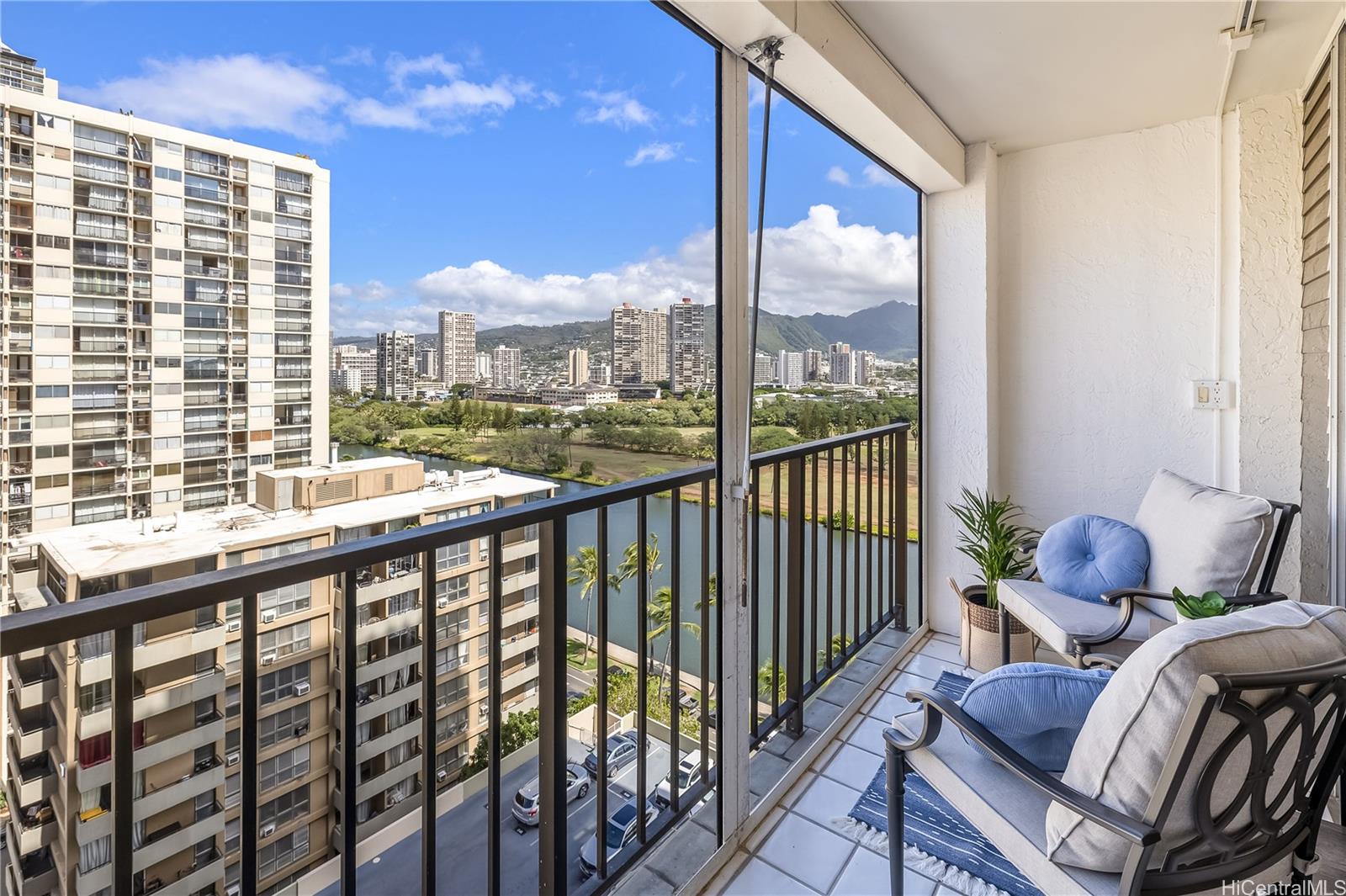 Fairway Villa condo # 1610, Honolulu, Hawaii - photo 2 of 23