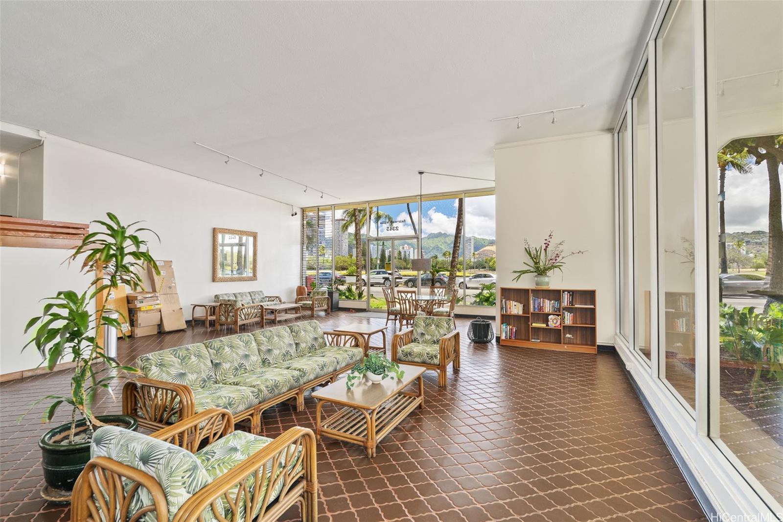 Fairway Villa condo # 1902, Honolulu, Hawaii - photo 24 of 25