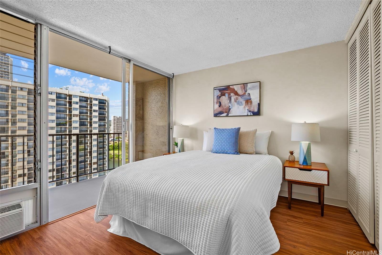 Fairway Villa condo # 1902, Honolulu, Hawaii - photo 7 of 25