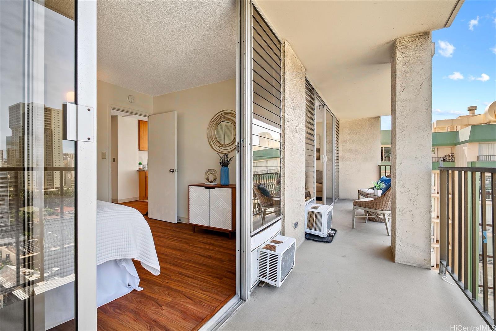 Fairway Villa condo # 1902, Honolulu, Hawaii - photo 9 of 25