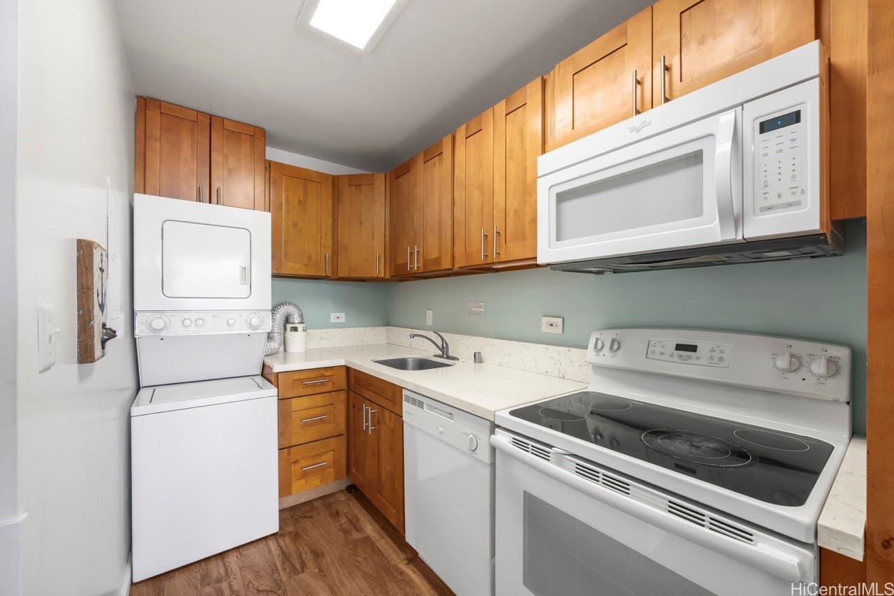 Fairway Villa condo # 1917, Honolulu, Hawaii - photo 2 of 21