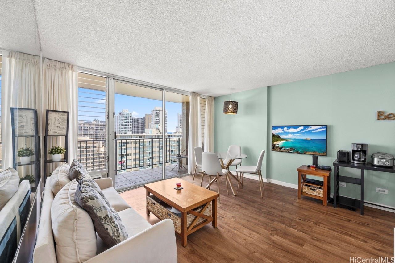 Fairway Villa condo # 1917, Honolulu, Hawaii - photo 3 of 21