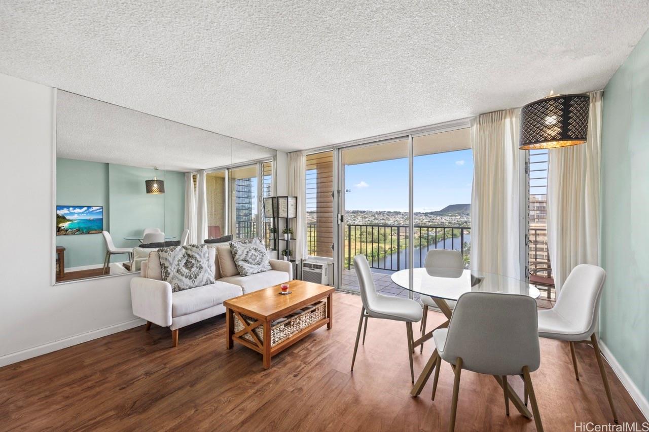 Fairway Villa condo # 1917, Honolulu, Hawaii - photo 4 of 21