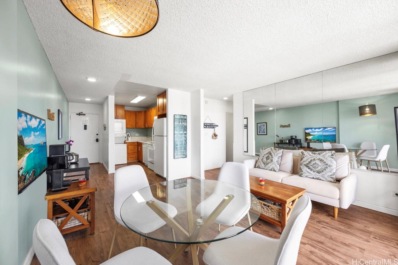 Fairway Villa condo # 1917, Honolulu, Hawaii - photo 5 of 21