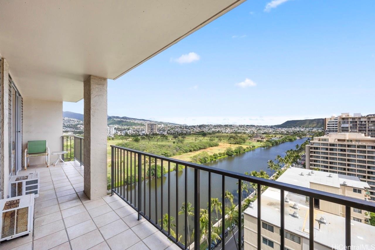Fairway Villa condo # 1917, Honolulu, Hawaii - photo 7 of 21