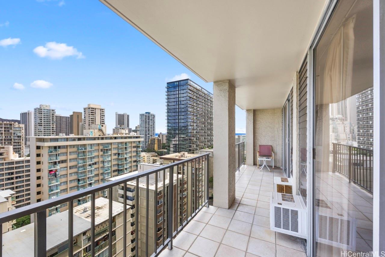 Fairway Villa condo # 1917, Honolulu, Hawaii - photo 8 of 21