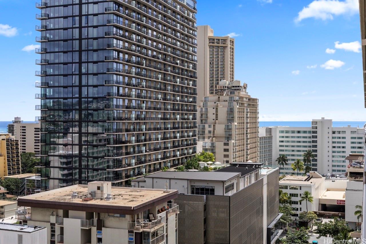 Fairway Villa condo # 1917, Honolulu, Hawaii - photo 9 of 21