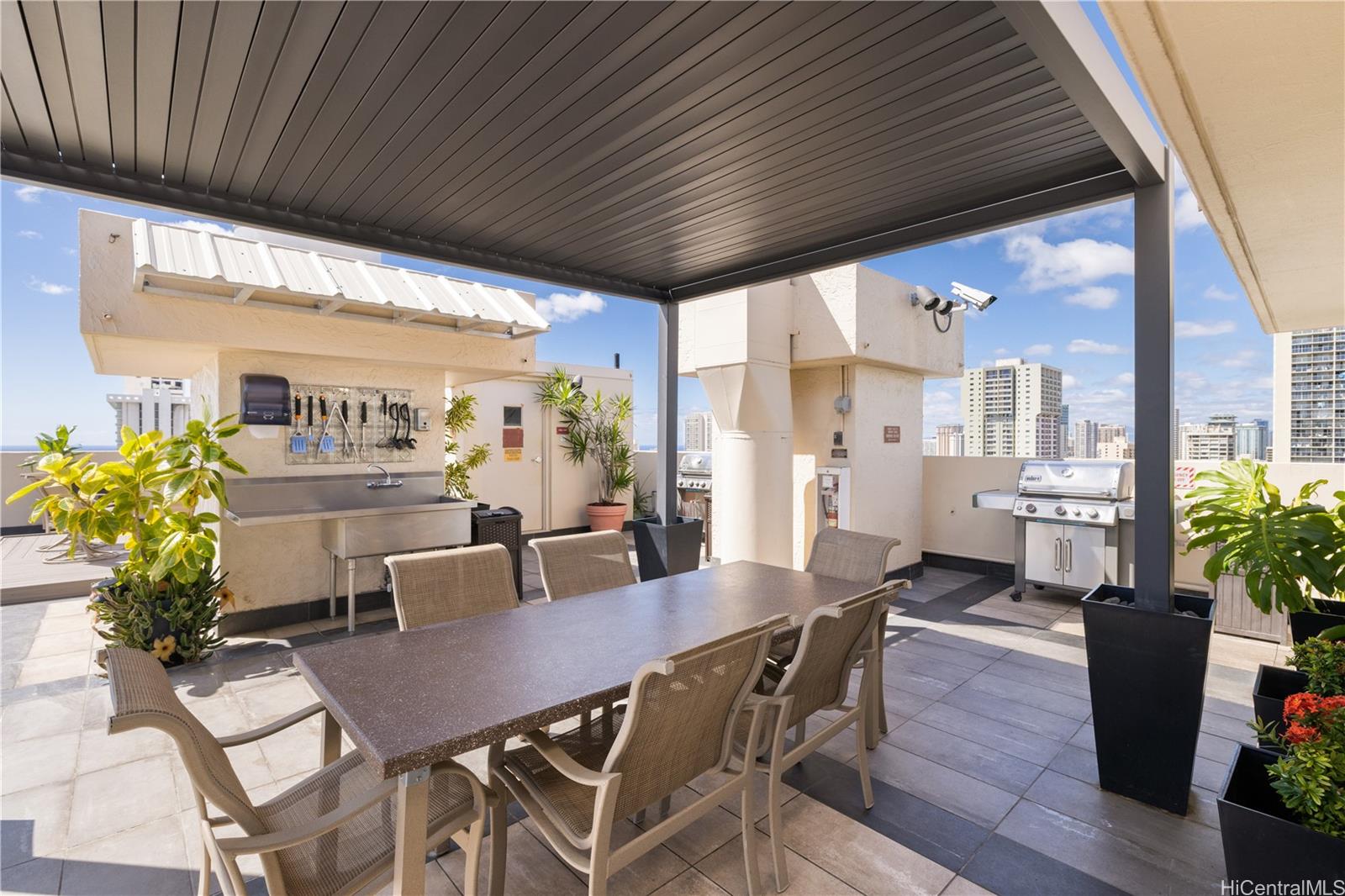 Fairway Villa condo # 2104, Honolulu, Hawaii - photo 15 of 18