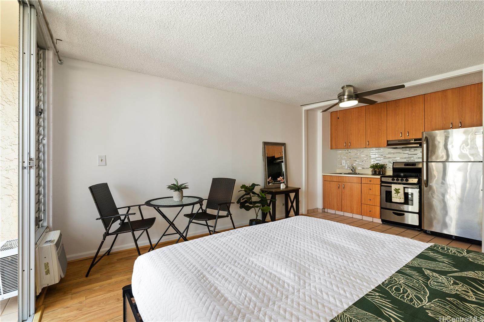 Fairway Villa condo # 2104, Honolulu, Hawaii - photo 3 of 18