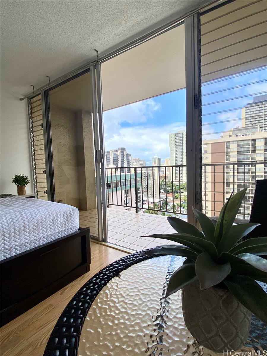 Fairway Villa condo # 2104, Honolulu, Hawaii - photo 5 of 18