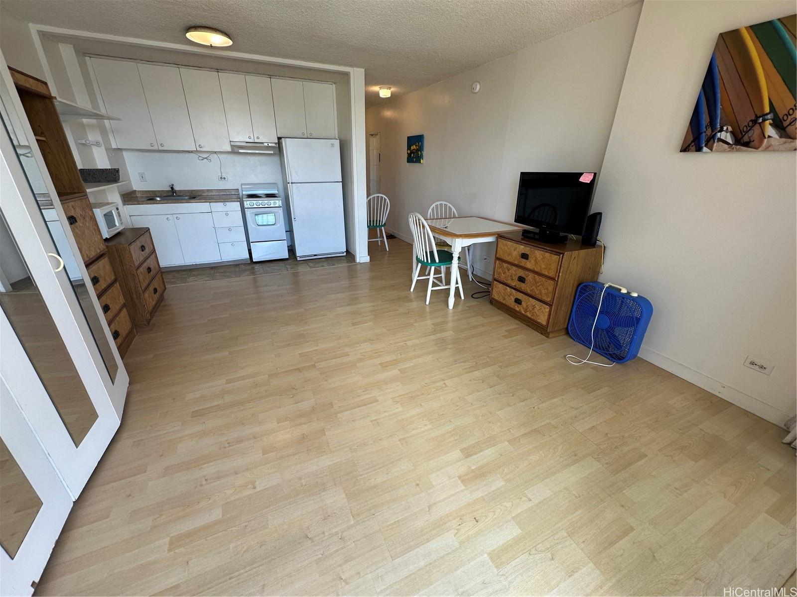 Fairway Villa condo # 2209, Honolulu, Hawaii - photo 3 of 25