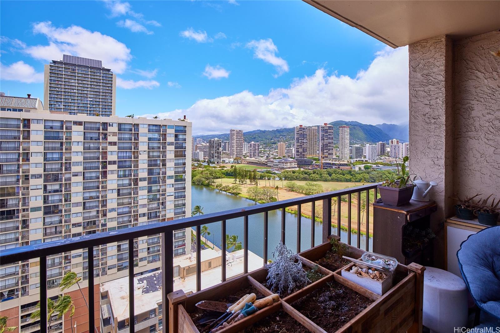 Fairway Villa condo # 2210, Honolulu, Hawaii - photo 3 of 25
