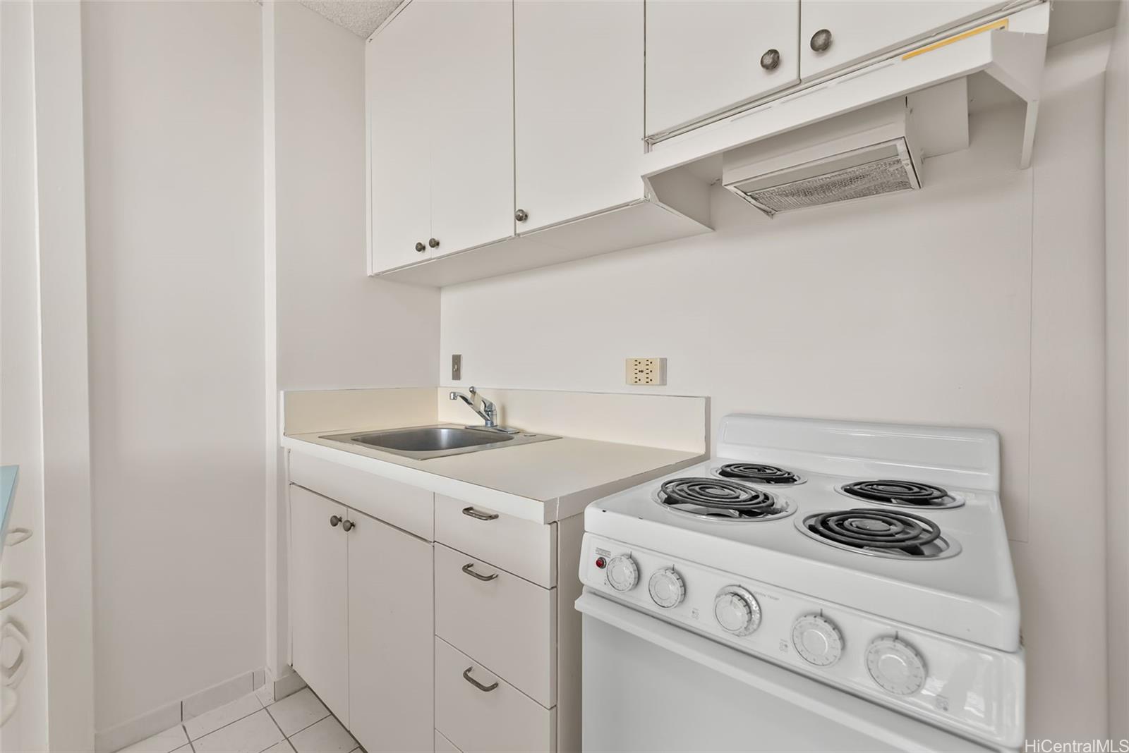 Fairway Villa condo # 2409, Honolulu, Hawaii - photo 11 of 25