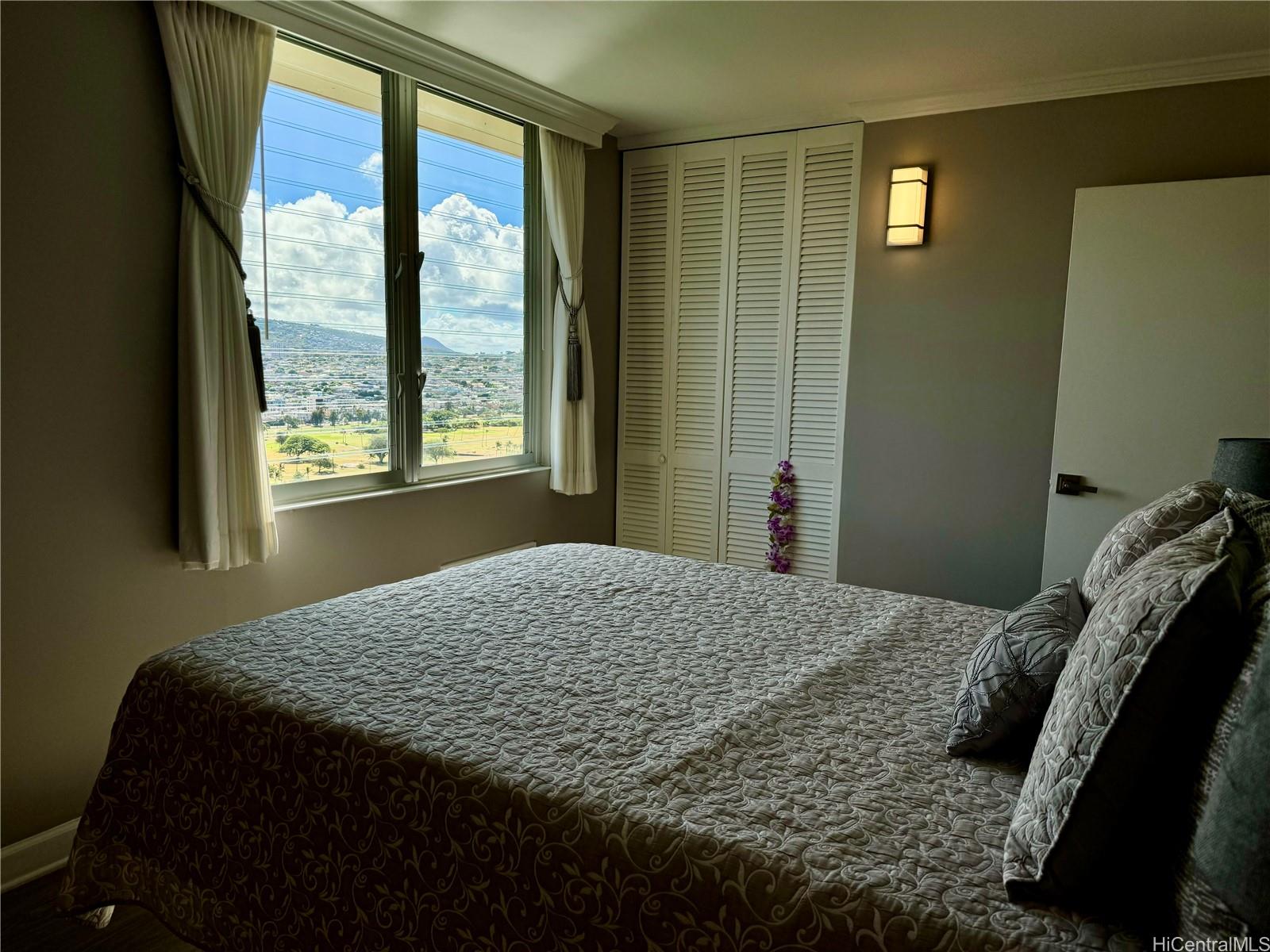 2345 Ala Wai Blvd Honolulu - Rental - photo 5 of 25