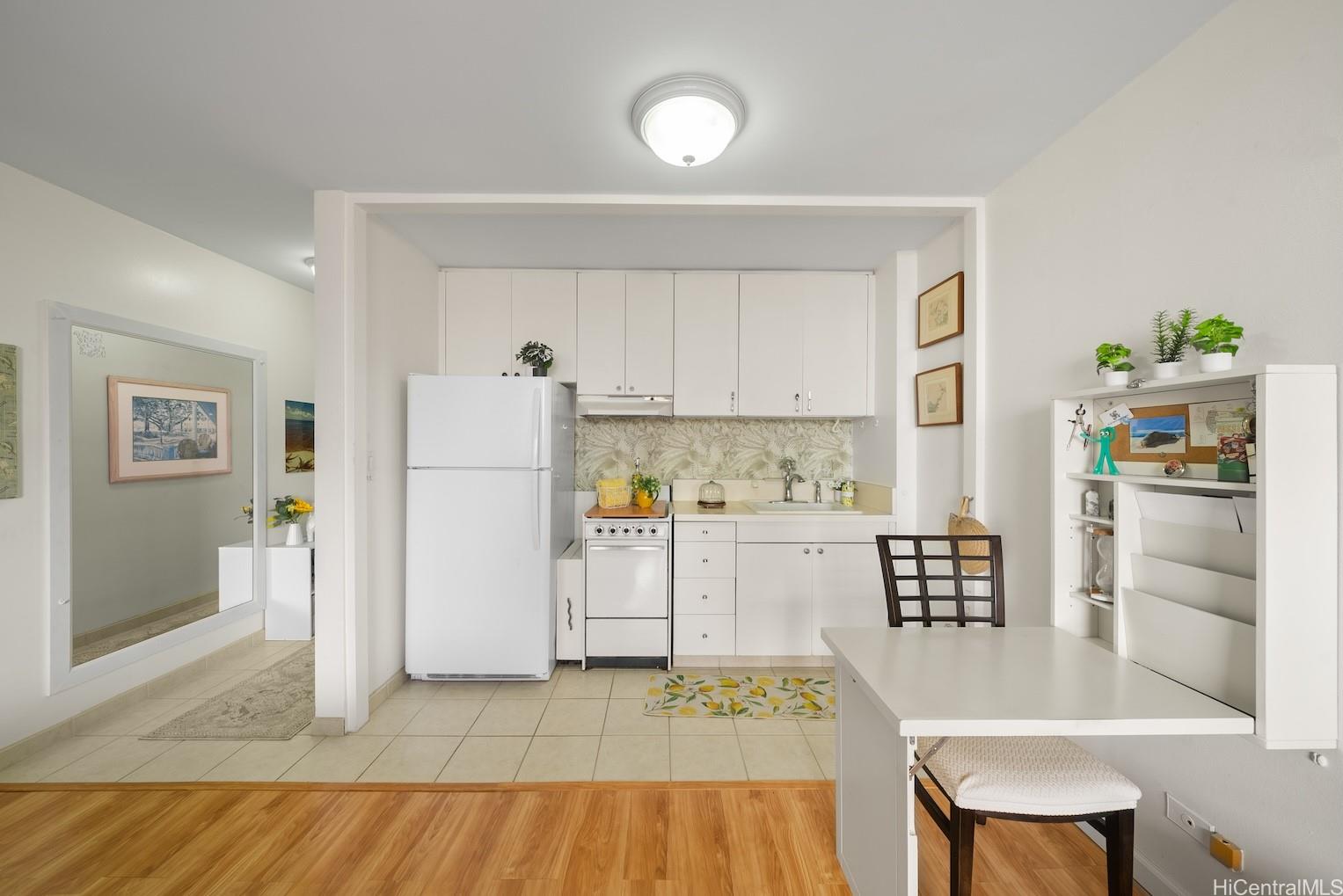 Fairway Villa condo # 2710, Honolulu, Hawaii - photo 3 of 24