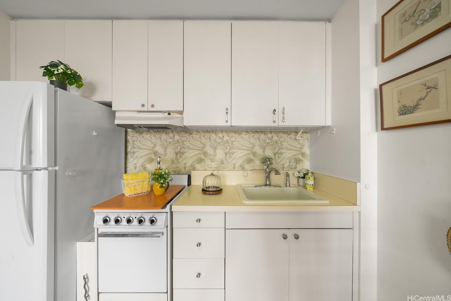 Fairway Villa condo # 2710, Honolulu, Hawaii - photo 4 of 24