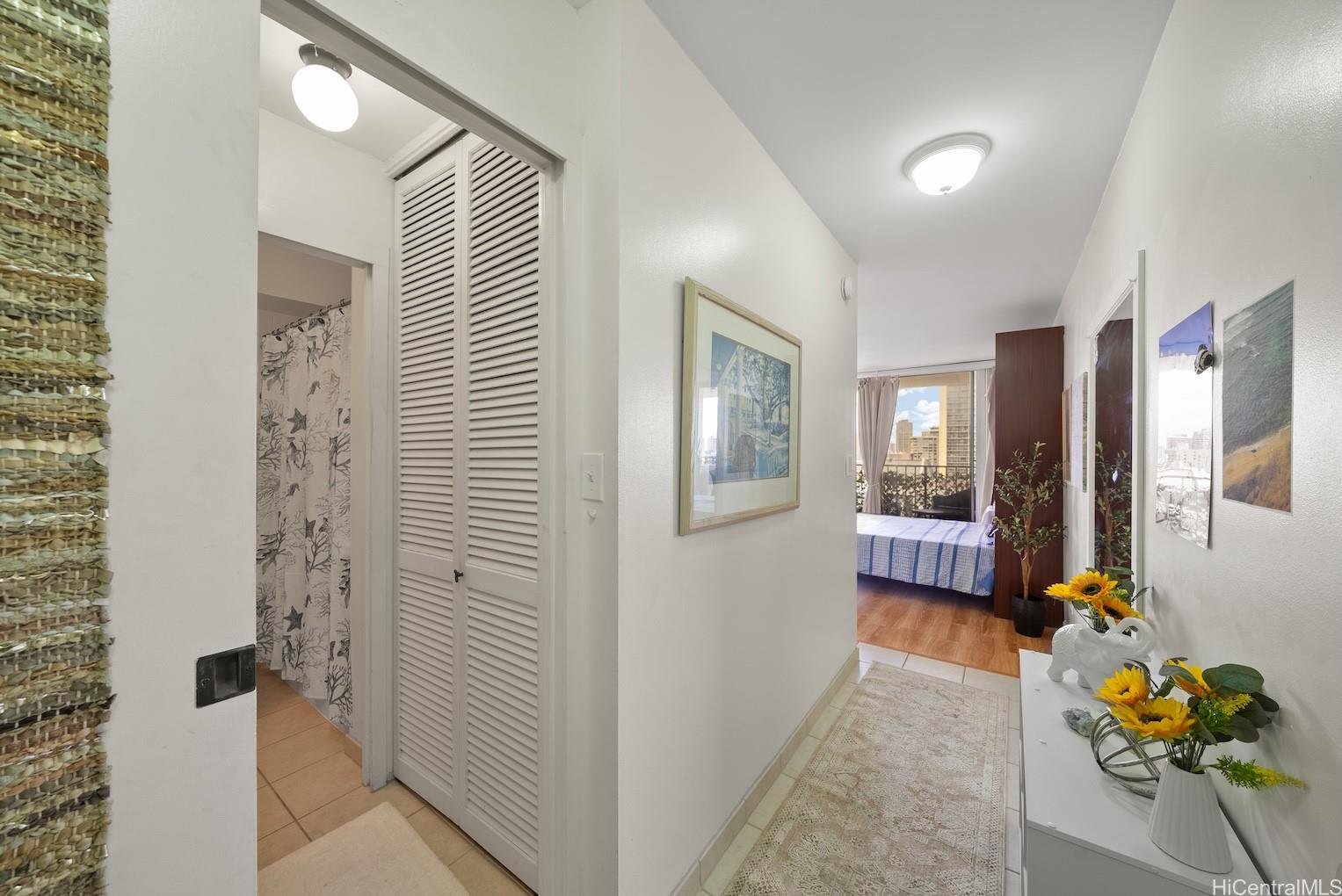 Fairway Villa condo # 2710, Honolulu, Hawaii - photo 6 of 24