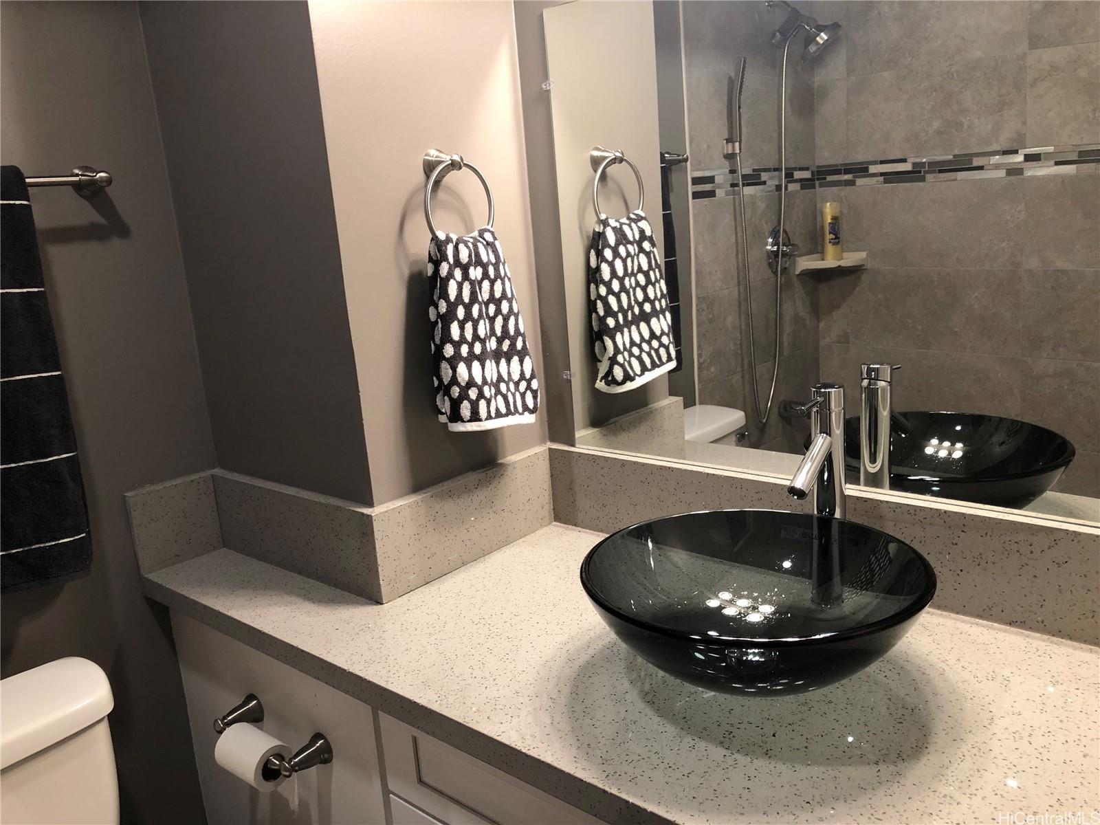 Fairway Villa condo # 705, Honolulu, Hawaii - photo 3 of 10