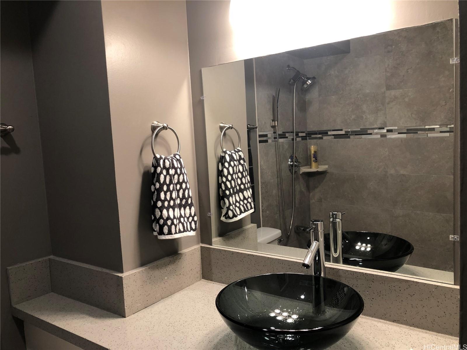 Fairway Villa condo # 705, Honolulu, Hawaii - photo 4 of 10