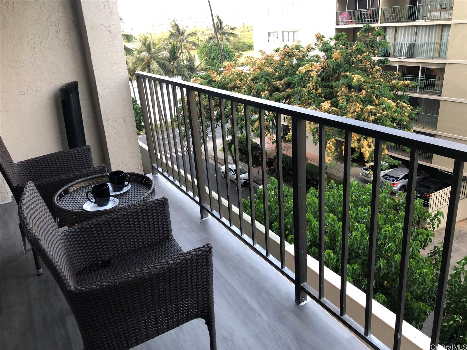 Fairway Villa condo # 705, Honolulu, Hawaii - photo 5 of 10