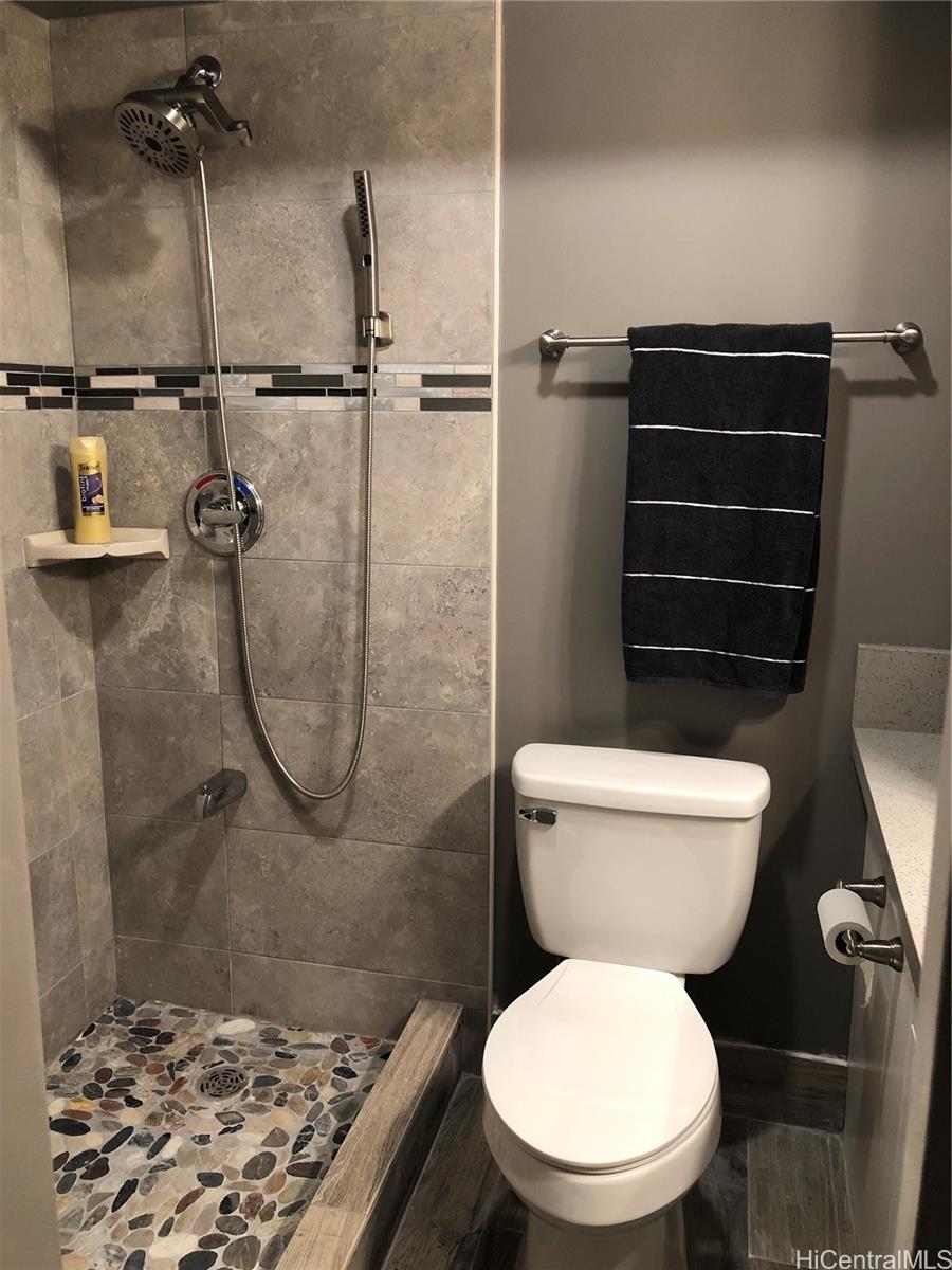 Fairway Villa condo # 705, Honolulu, Hawaii - photo 7 of 10