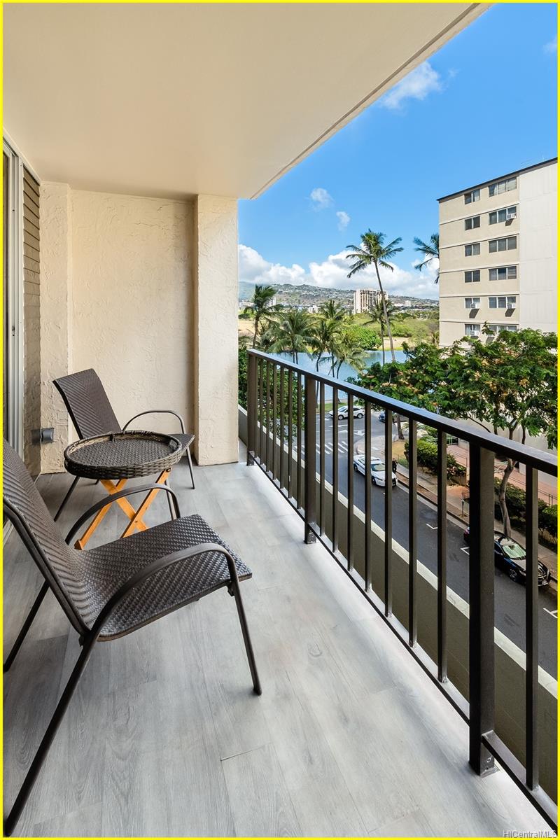 Fairway Villa condo # 709, Honolulu, Hawaii - photo 3 of 25