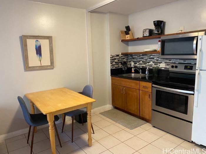 Fairway Villa condo # 709, Honolulu, Hawaii - photo 2 of 9