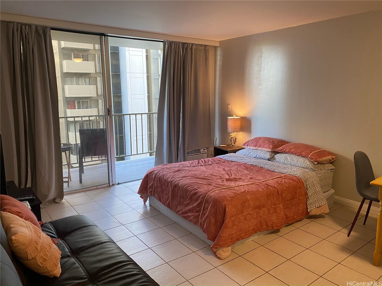 Fairway Villa condo # 709, Honolulu, Hawaii - photo 4 of 9