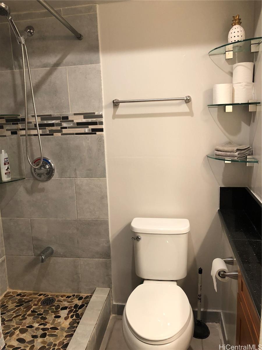 Fairway Villa condo # 709, Honolulu, Hawaii - photo 6 of 9