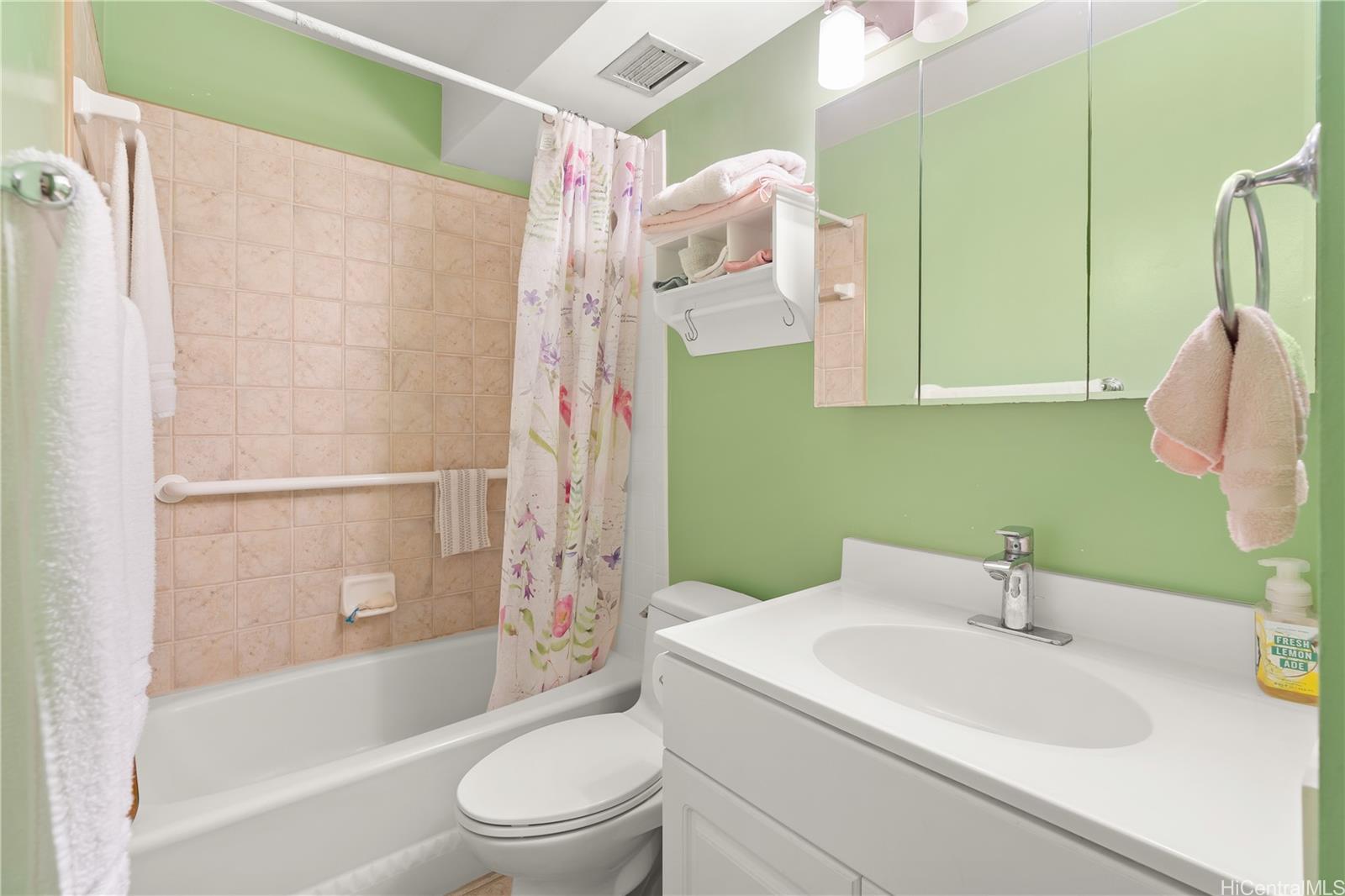 Fairway Villa condo # 802, Honolulu, Hawaii - photo 7 of 23