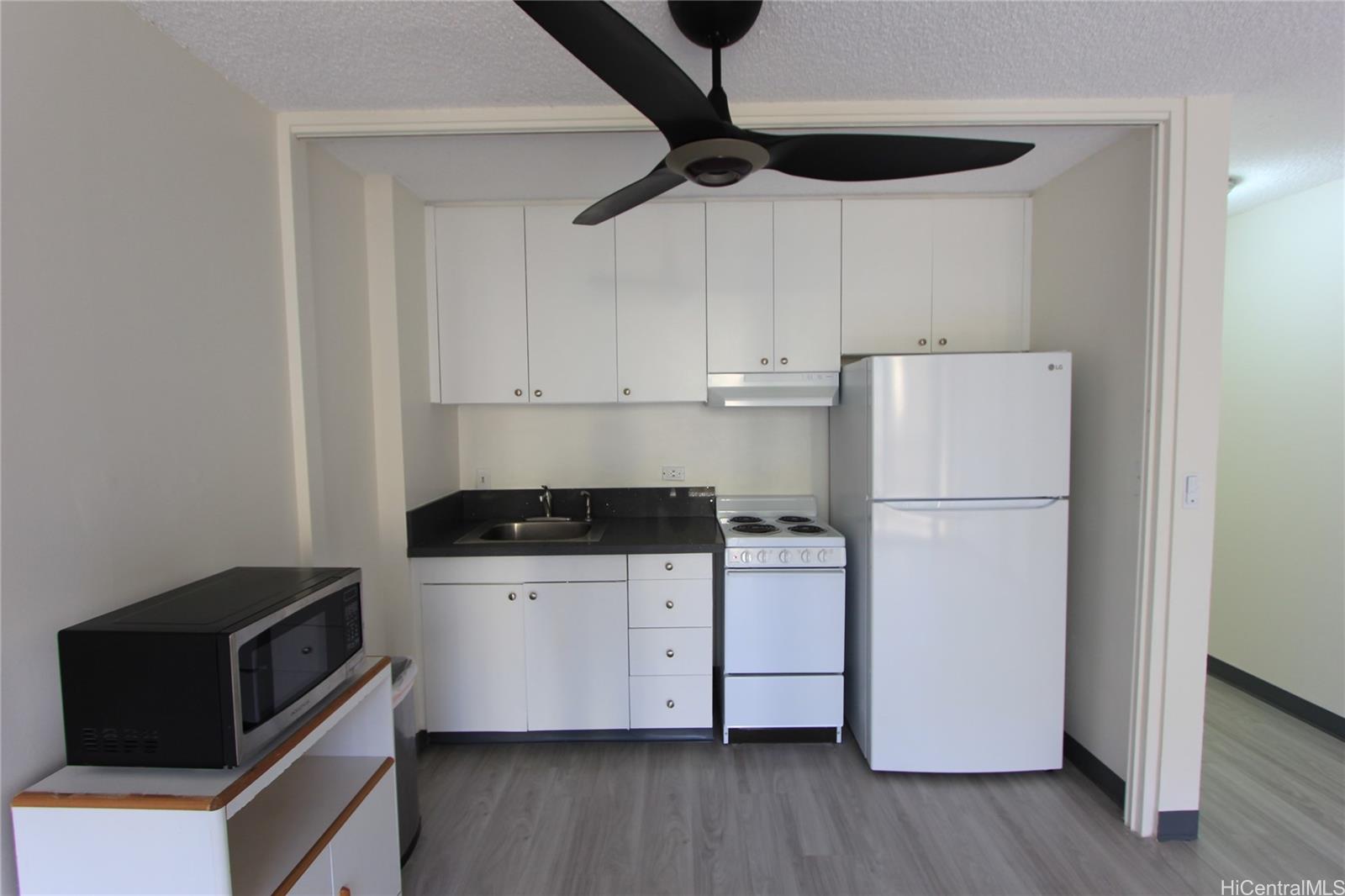 2345 Ala Wai Blvd Honolulu - Rental - photo 3 of 8