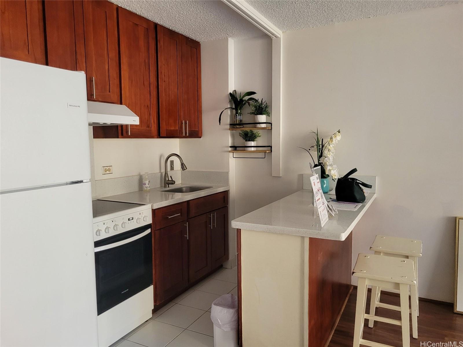 Fairway Villa condo # 915, Honolulu, Hawaii - photo 3 of 21