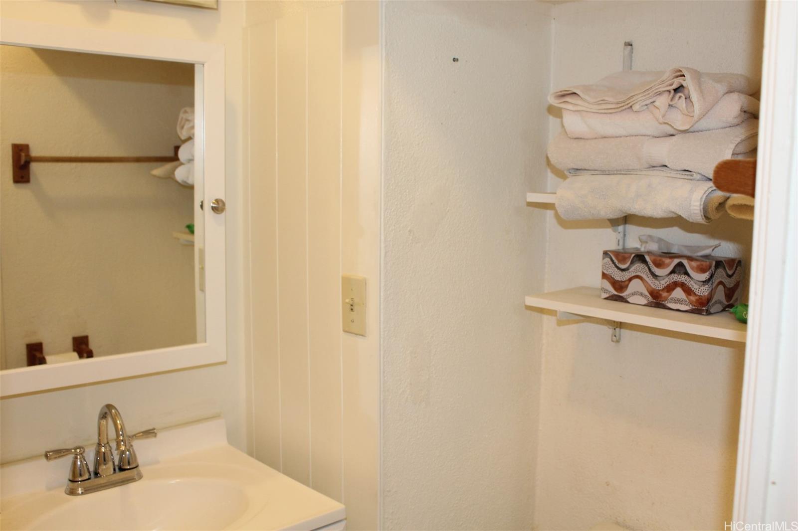 Kon Tiki Hotel Annex condo # 235, Honolulu, Hawaii - photo 5 of 13