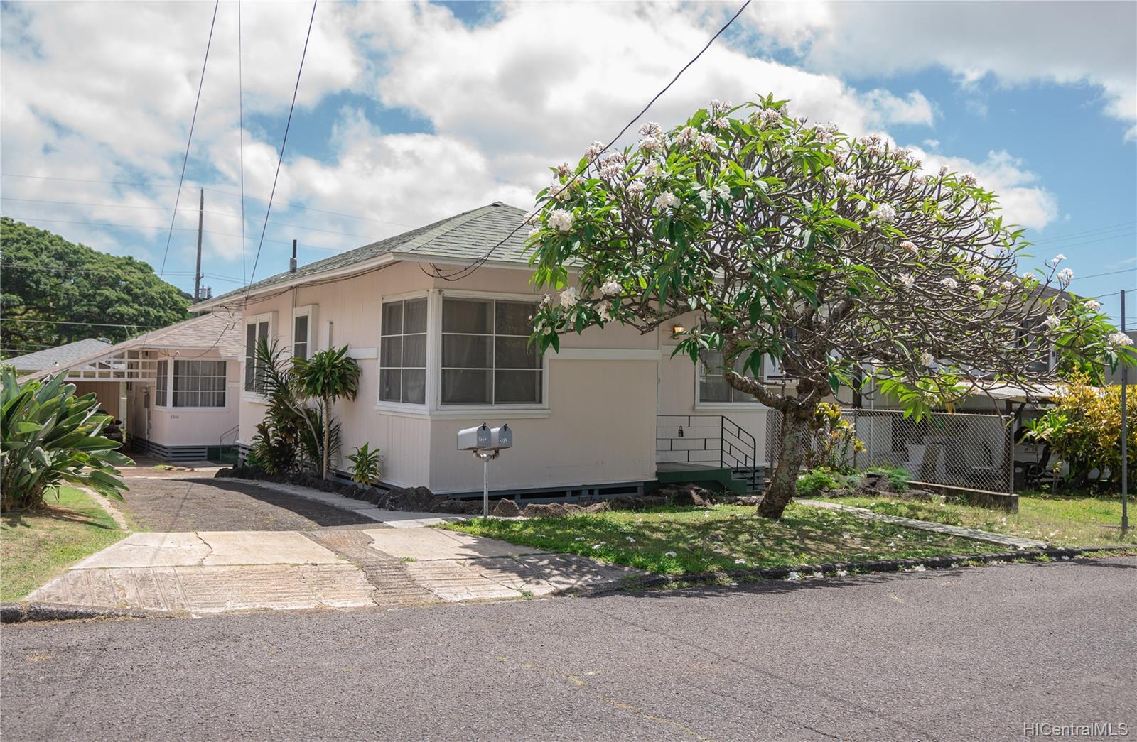 2353  Booth Road Pauoa Valley, Honolulu home - photo 1 of 22