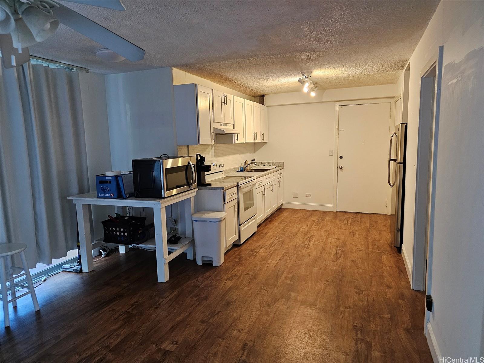 2355 Ala Wai Blvd Honolulu - Rental - photo 6 of 21