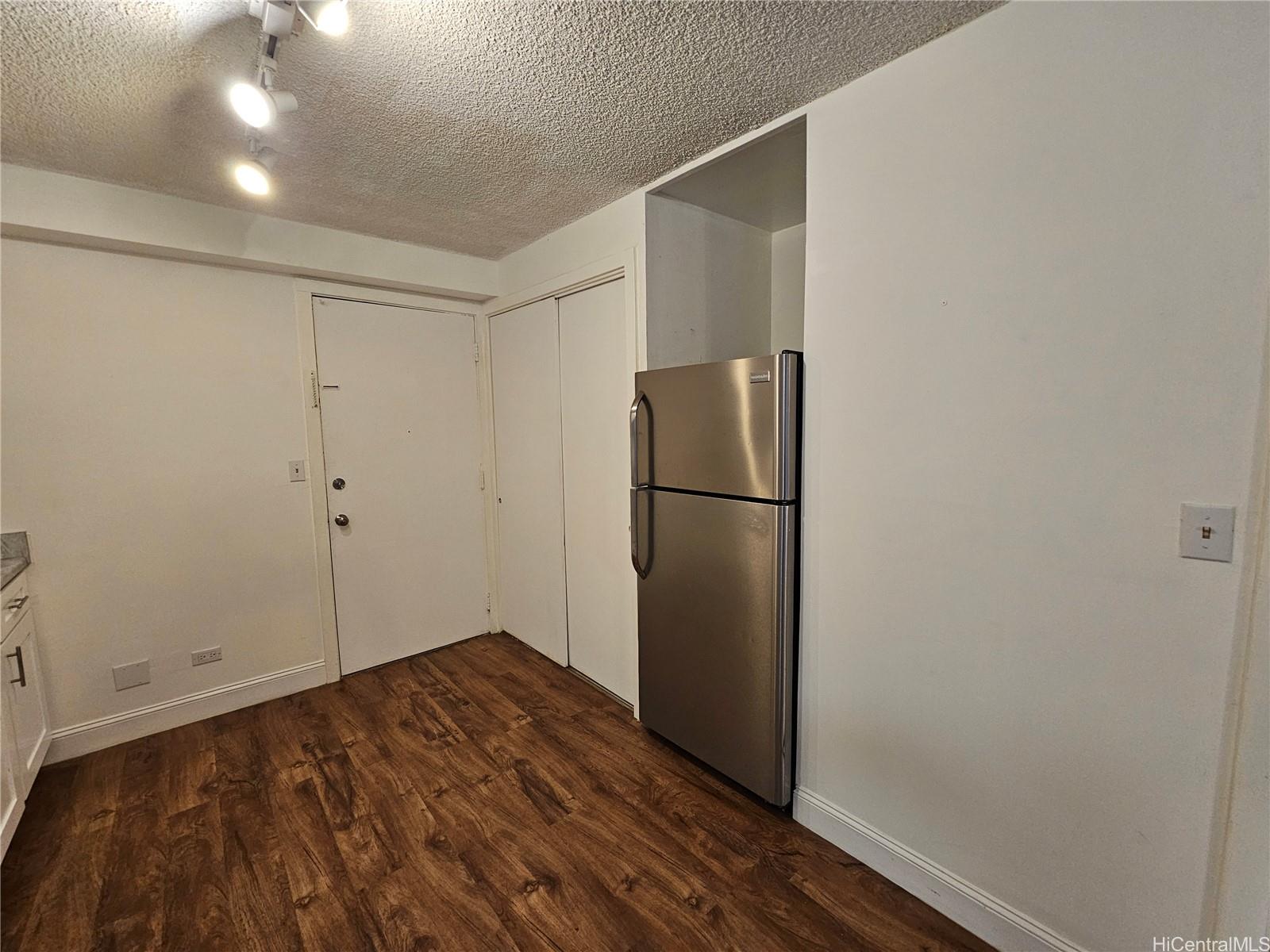 2355 Ala Wai Blvd Honolulu - Rental - photo 10 of 21