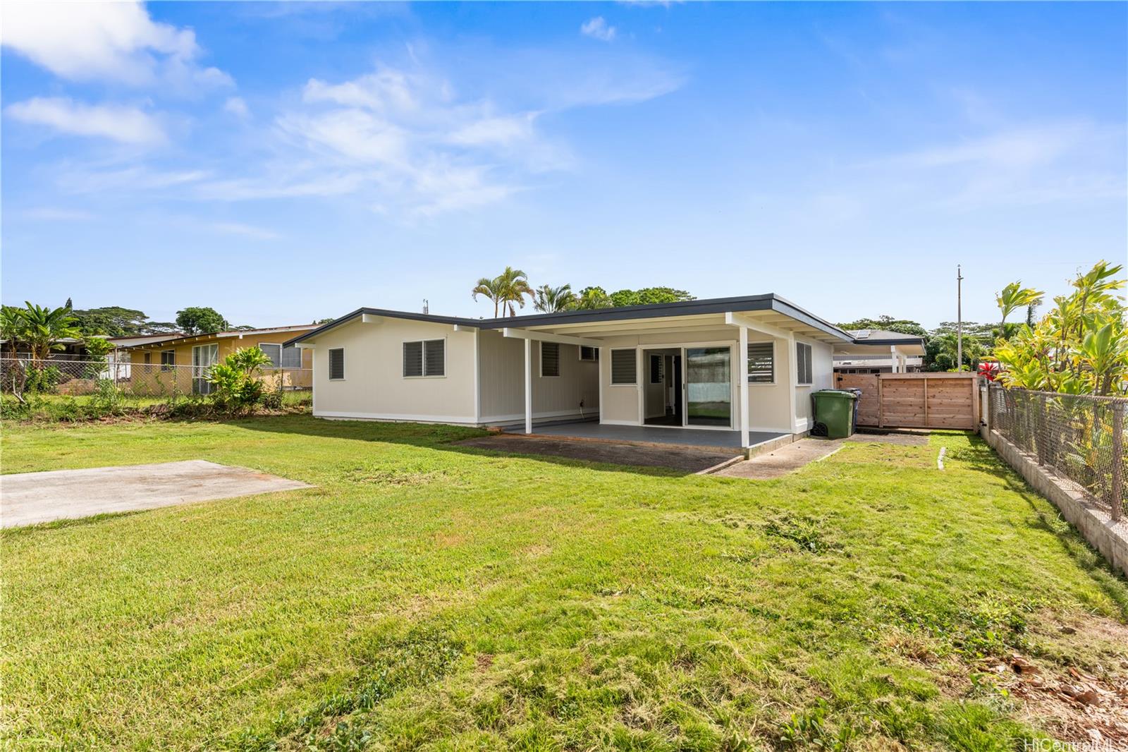 2356  Komo Mai Dr Pacific Palisades, PearlCity home - photo 14 of 19