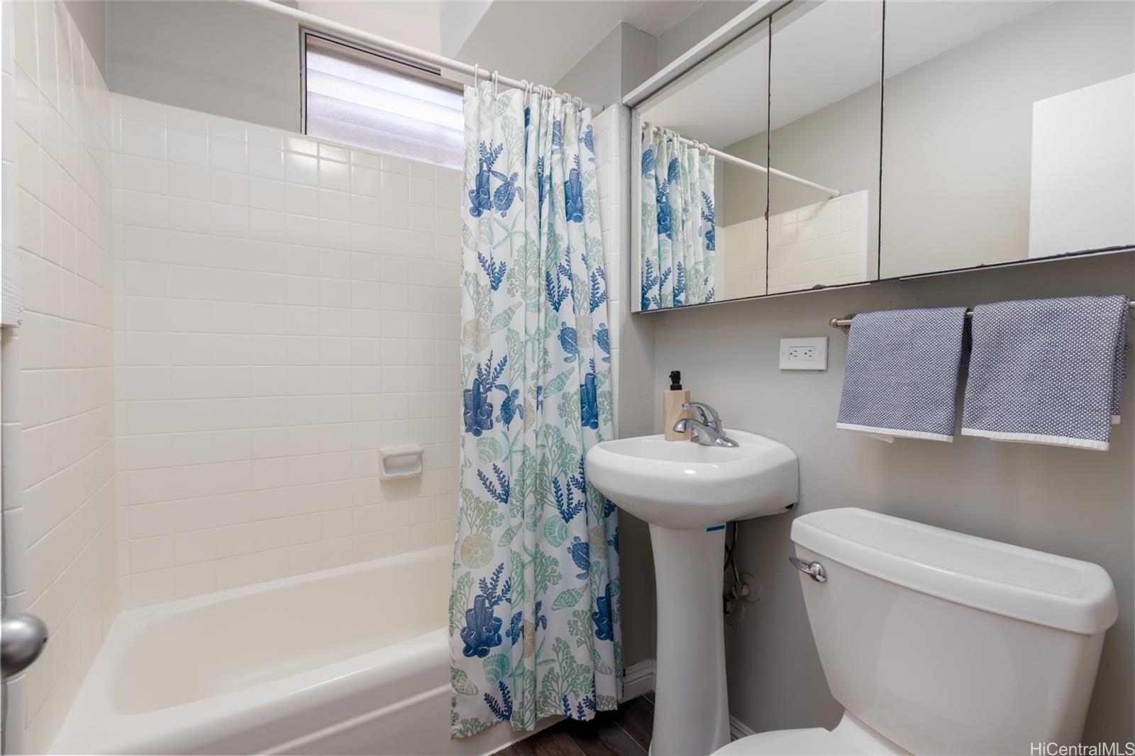 Hawaiian Crown condo # 102, Honolulu, Hawaii - photo 7 of 22