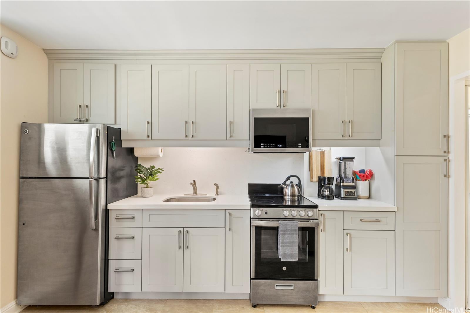 Hawaiian Crown condo # 201, Honolulu, Hawaii - photo 4 of 19