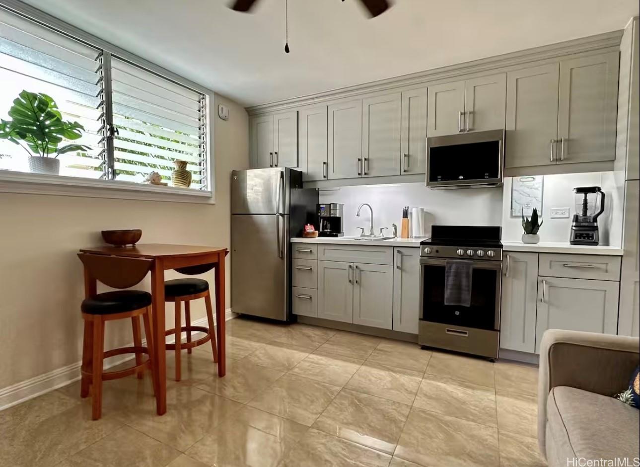 Hawaiian Crown condo # 201, Honolulu, Hawaii - photo 8 of 15